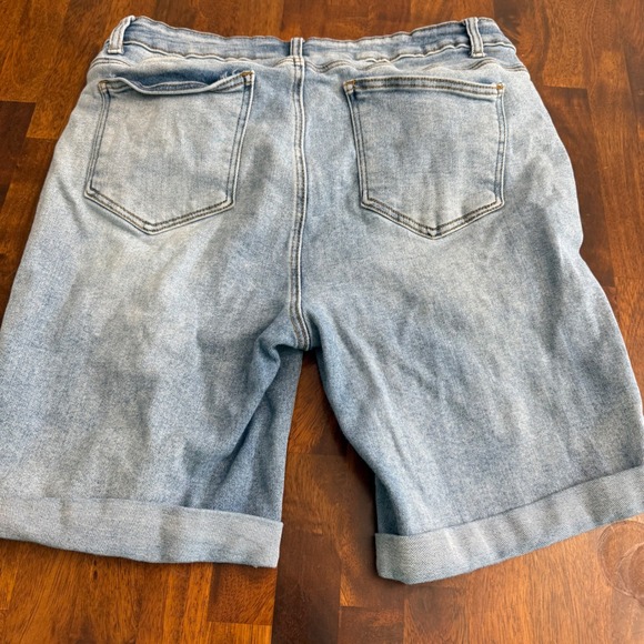 BLUE SAVVY Womens Distressed Denim Shorts Light Wash Size 18 Rolled Cuffs - Picture 4 of 12